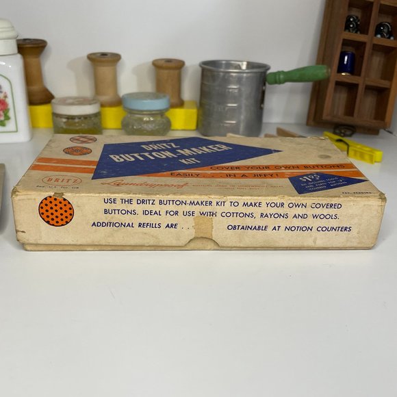 Vintage Dritz Button-Maker Kit and Majesty Tailor's Chalk - Picture 6 of 11